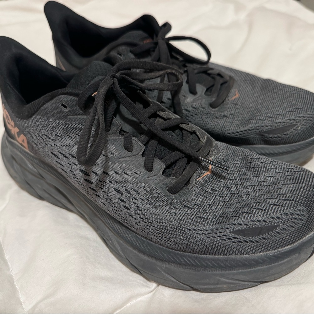Hoka Clifton 8 Women’s size 8